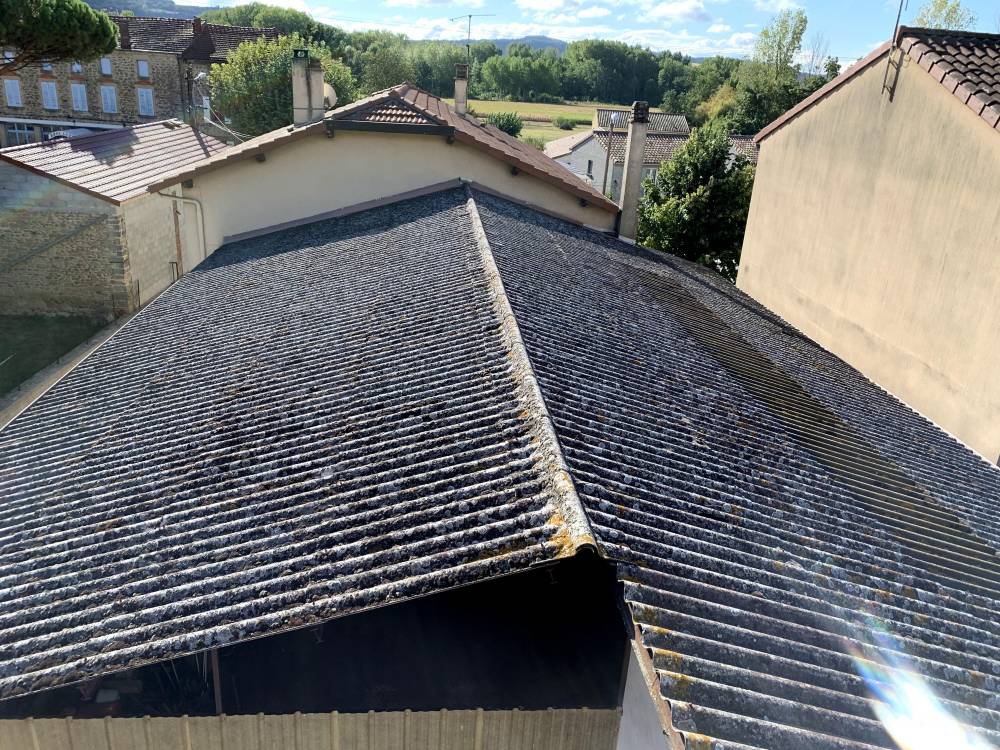 Rénovation de toiture en bacs acier avant - Clean Toiture à Saint-Marcel-lès-Valence