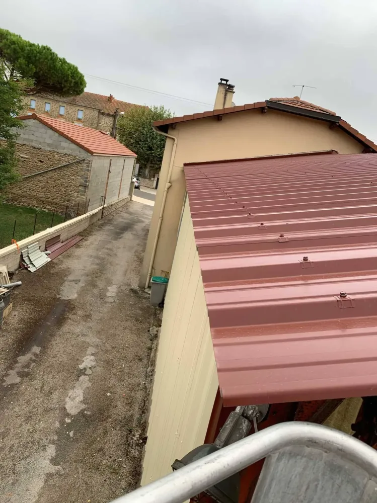 toiture avant pose d'une gouttière